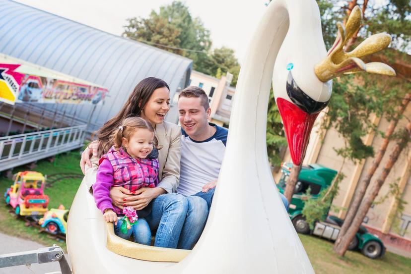Your Guide to Hotels Near Disney World With Shuttle for a Hassle-Free Trip